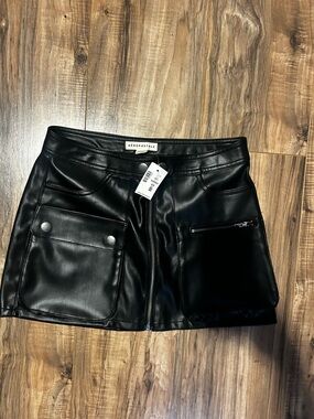Aeropostale Black Faux Leather Mini Skirt with Zip and Snap Details size XS